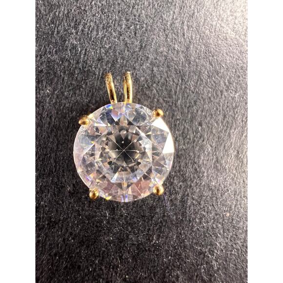 10k gold LUX 8.3mm cubic zirconia pendant - Picture 1 of 9